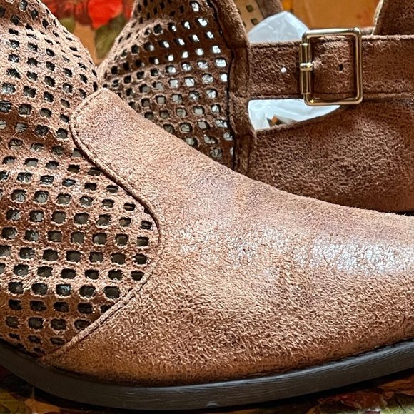 Quipid laser cut Bootie size 7 - Picture 5 of 10